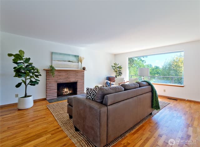 Property photo for 8004 S 134th Street, Seattle photo 4