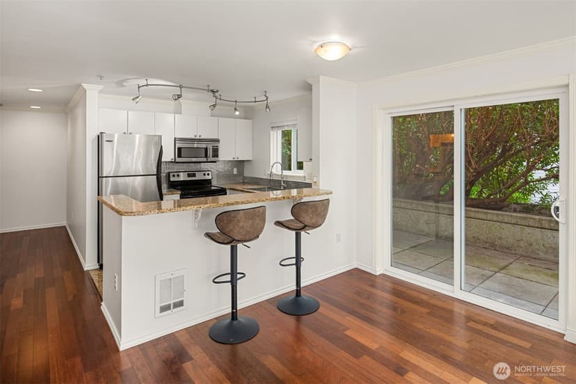 Property photo for 323 Queen Anne Avenue N #202, Seattle photo 8