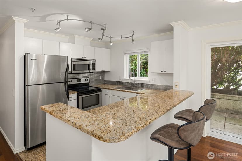 Property photo for 323 Queen Anne Avenue N #202, Seattle photo 12