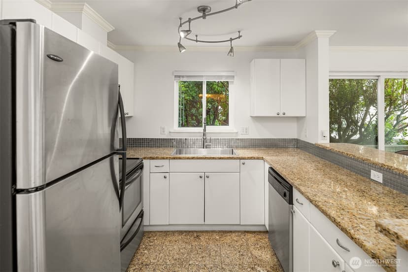 Property photo for 323 Queen Anne Avenue N #202, Seattle photo 13