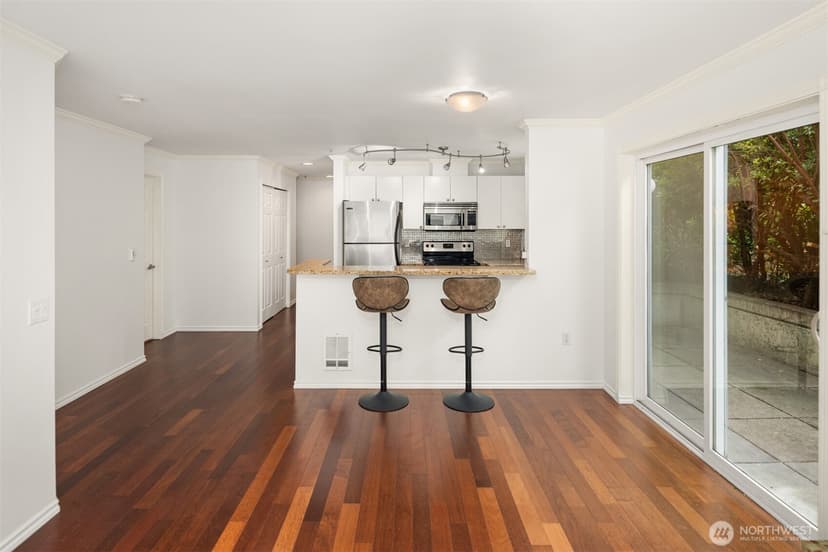 Property photo for 323 Queen Anne Avenue N #202, Seattle photo 9