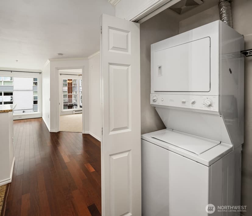 Property photo for 323 Queen Anne Avenue N #202, Seattle photo 16