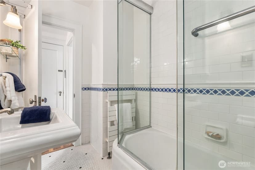 Property photo for 3613 35th Avenue SW, Seattle photo 18