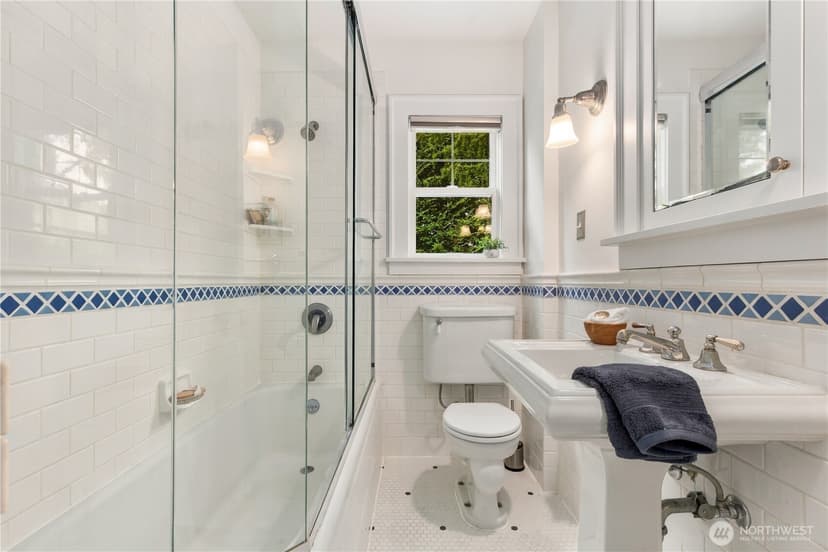 Property photo for 3613 35th Avenue SW, Seattle photo 16