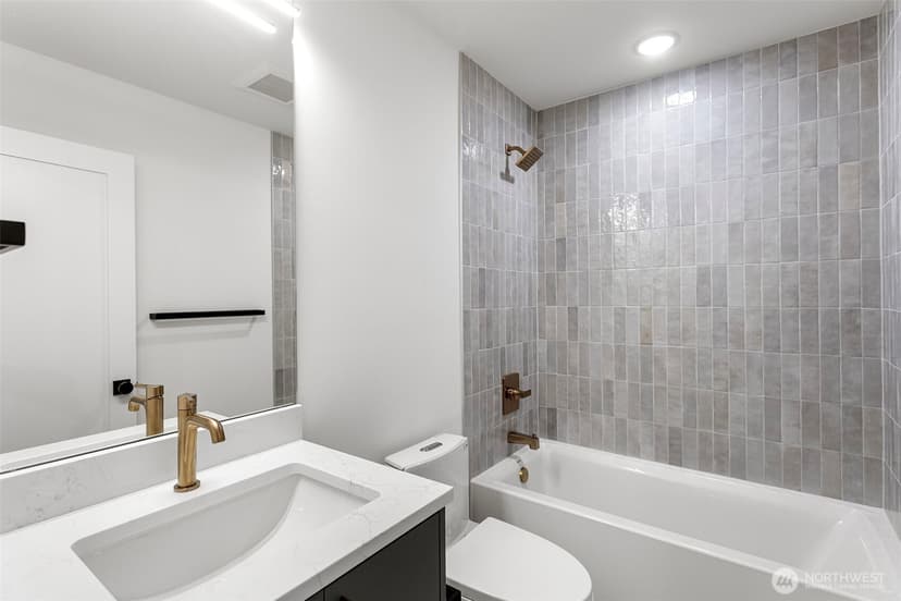 Property photo for 6318 41st Avenue SW #4, Seattle photo 13