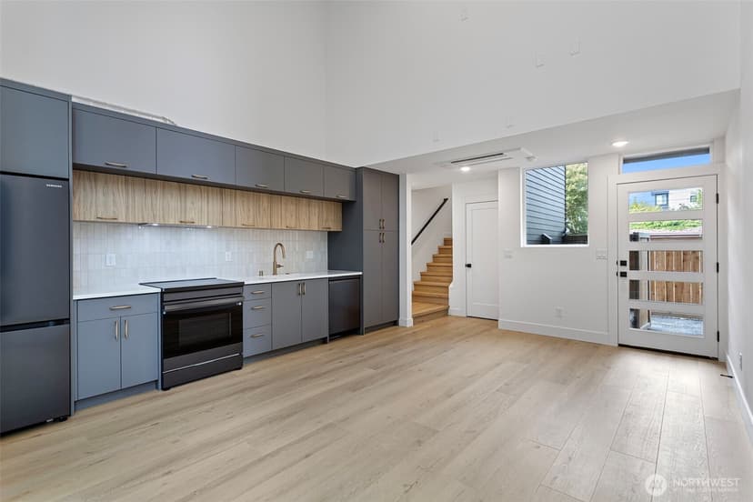 Property photo for 6318 41st Avenue SW #4, Seattle photo 6