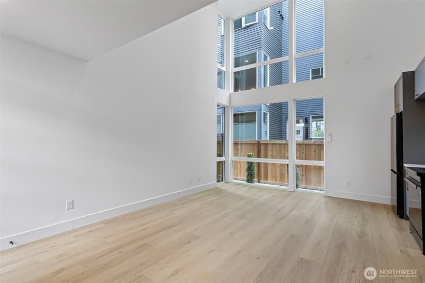 Property photo for 6318 41st Avenue SW #4, Seattle photo 3