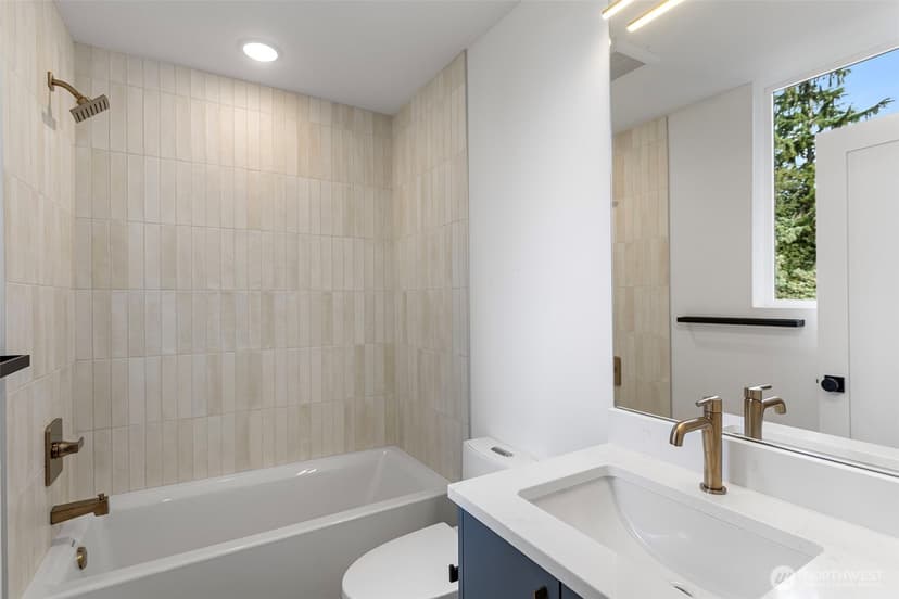 Property photo for 6318 41st Avenue SW #4, Seattle photo 10