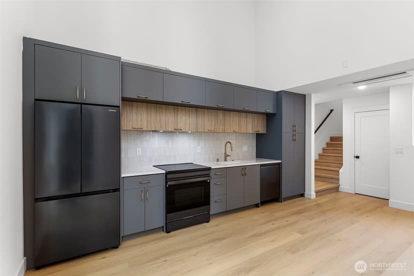 Property photo for 6318 41st Avenue SW #4, Seattle photo 8