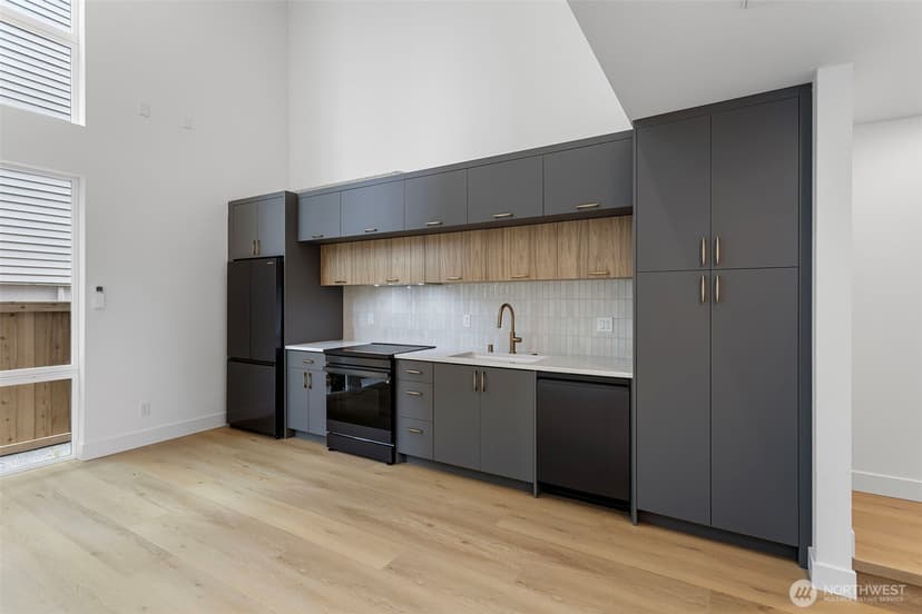 Property photo for 6318 41st Avenue SW #4, Seattle photo 9