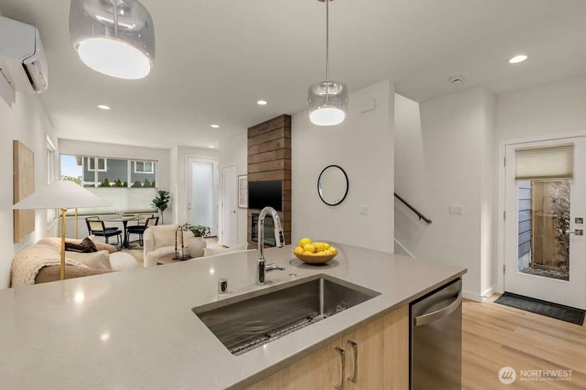 Property photo for 115 B N 105th Street, Seattle photo 14