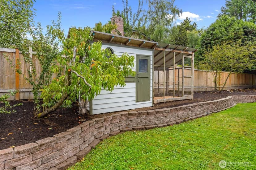 Property photo for 1512 9th Avenue N, Edmonds photo 32