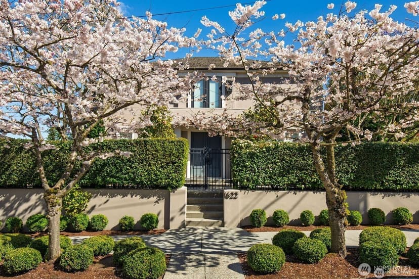 Property photo for 1622 5th Avenue N, Seattle photo 2