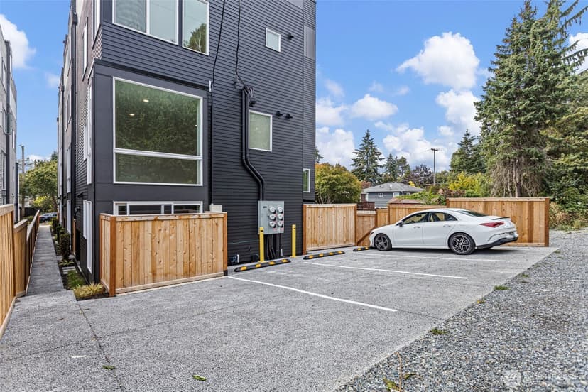 Property photo for 6318 41st Avenue SW #F, Seattle photo 28