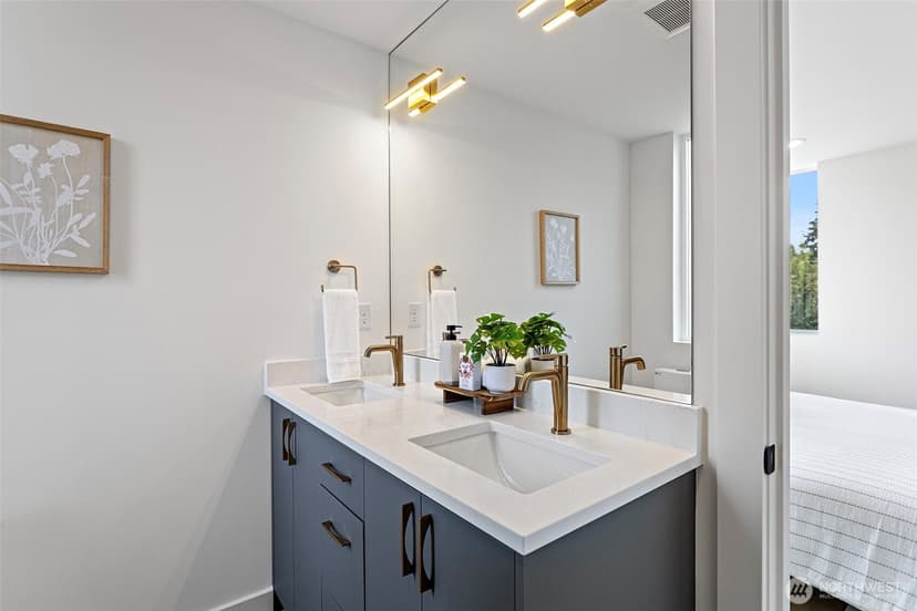 Property photo for 6318 41st Avenue SW #F, Seattle photo 25