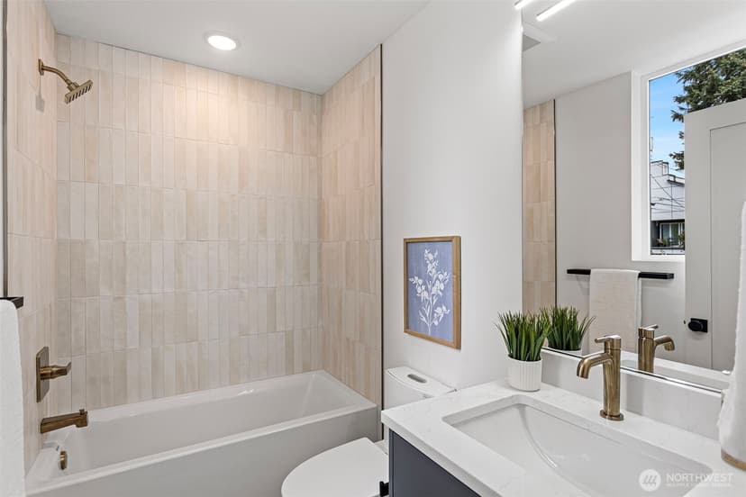 Property photo for 6318 41st Avenue SW #F, Seattle photo 15