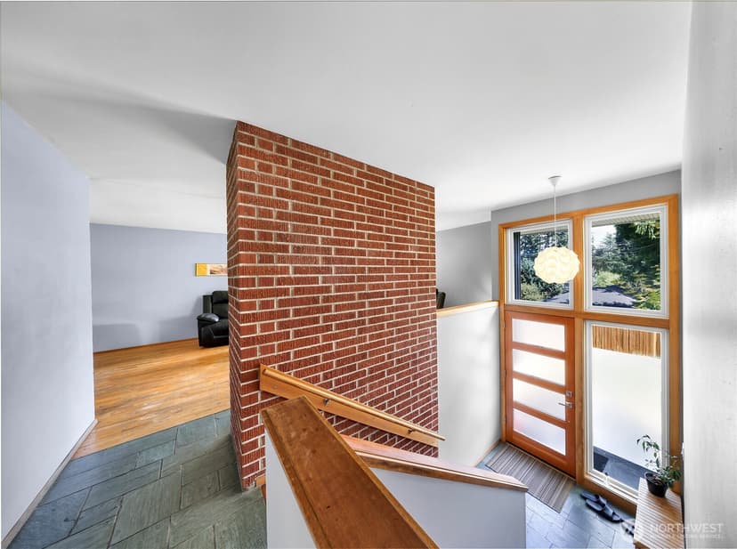 Property photo for 17553 7th Avenue NE, Shoreline photo 4