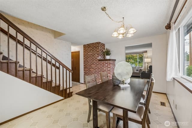 Property photo for 13742 39th Avenue NE, Seattle photo 5