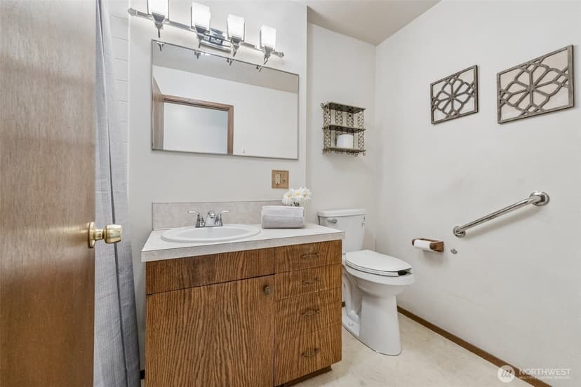 Property photo for 13742 39th Avenue NE, Seattle photo 21
