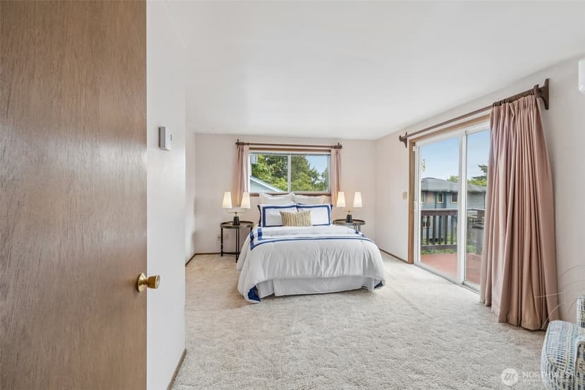 Property photo for 13742 39th Avenue NE, Seattle photo 15
