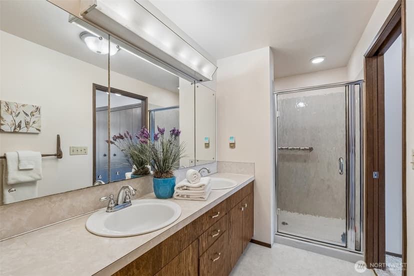 Property photo for 13742 39th Avenue NE, Seattle photo 18