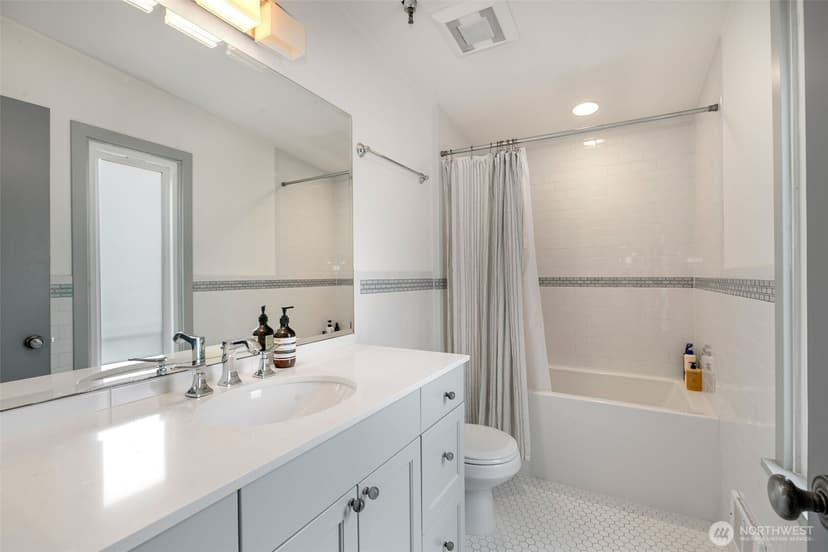 Property photo for 1406 Harvard Avenue #10, Seattle photo 18