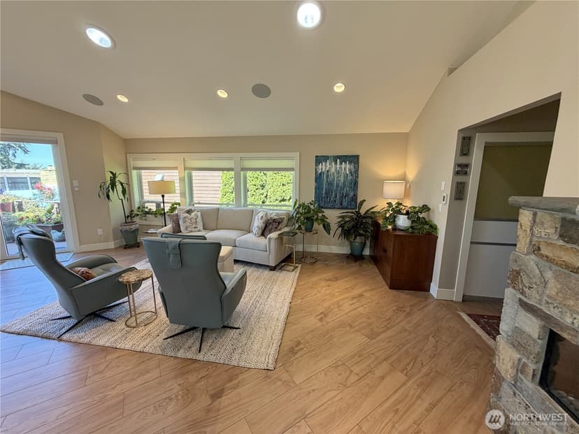 Property photo for 609 13th Avenue W, Kirkland photo 10
