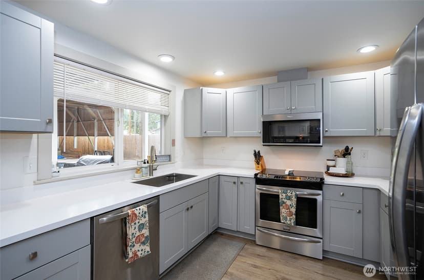 Property photo for 10023 Angle Lane SW, Lakewood photo 17