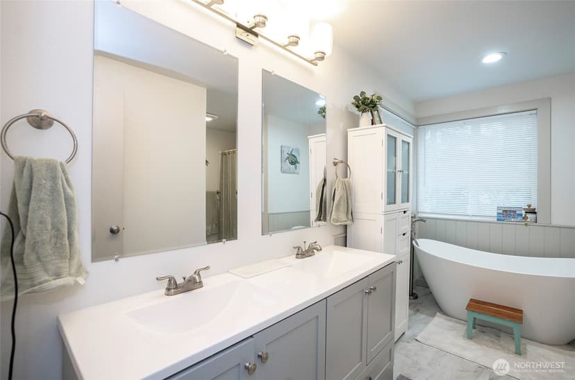 Property photo for 10023 Angle Lane SW, Lakewood photo 23