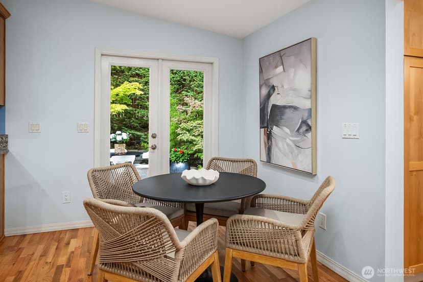 Property photo for 909 110th Avenue SE, Bellevue photo 10