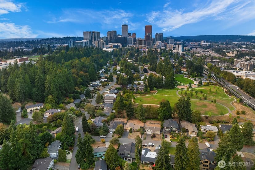 Property photo for 909 110th Avenue SE, Bellevue photo 34