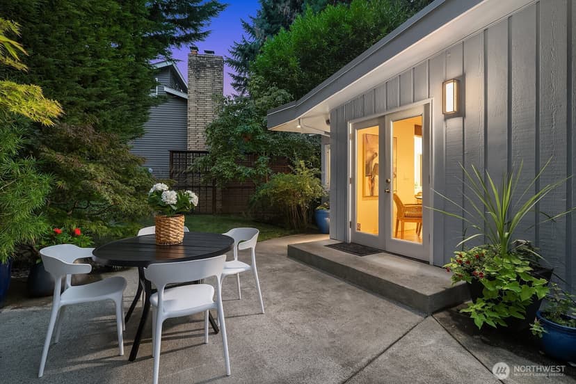 Property photo for 909 110th Avenue SE, Bellevue photo 32