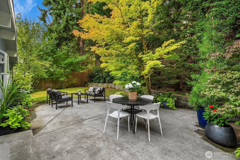 Property photo for 909 110th Avenue SE, Bellevue photo 28