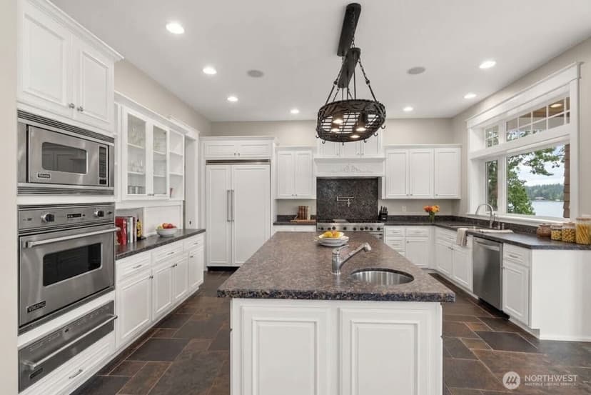 Property photo for 11621 Gravelly Lake Drive SW, Lakewood photo 11