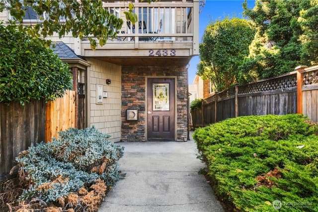 Property photo for 2433 NW 59th Street #301, Seattle photo 4