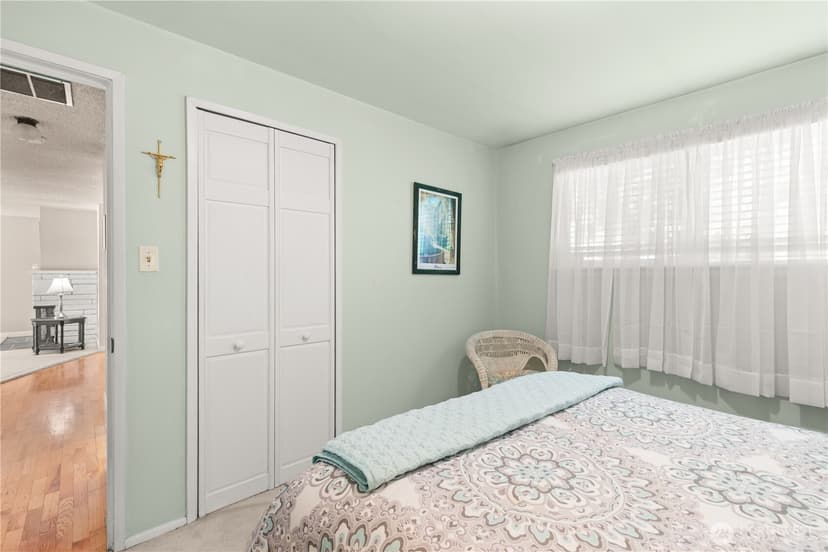 Property photo for 18521 36th Place NE, Lake Forest Park photo 13