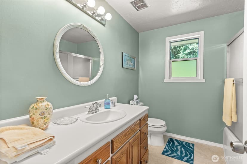 Property photo for 18521 36th Place NE, Lake Forest Park photo 7