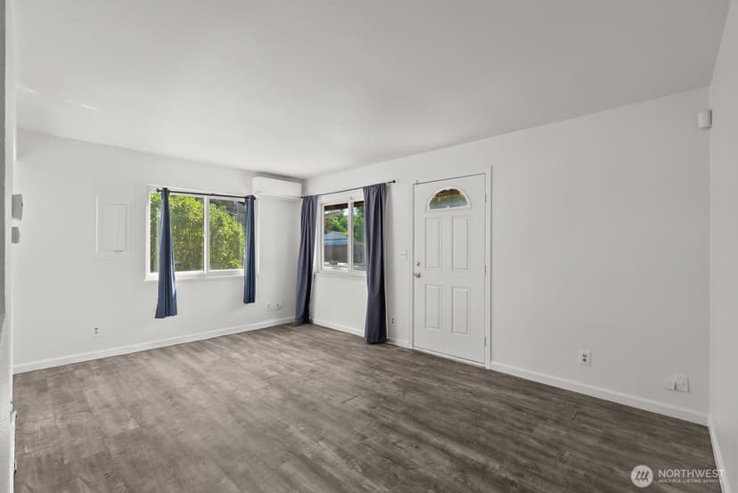 Property photo for 9701 Hipkins Road SW, Lakewood photo 5