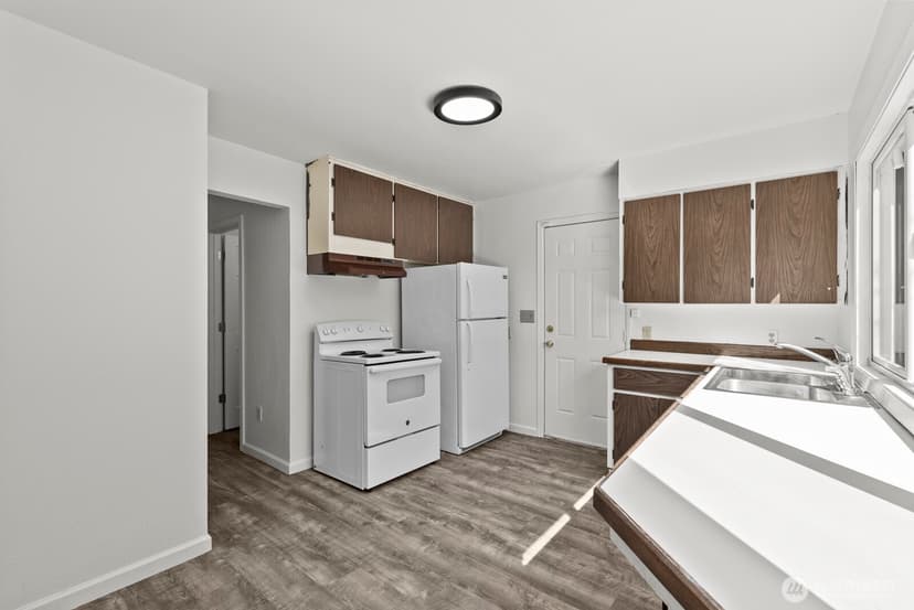 Property photo for 9701 Hipkins Road SW, Lakewood photo 9