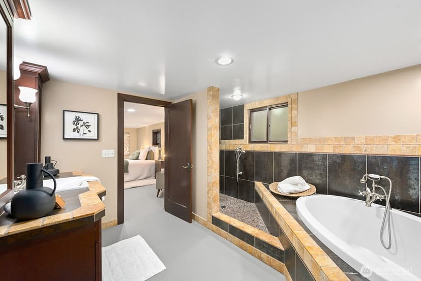 Property photo for 6238 25th Avenue NE, Seattle photo 24