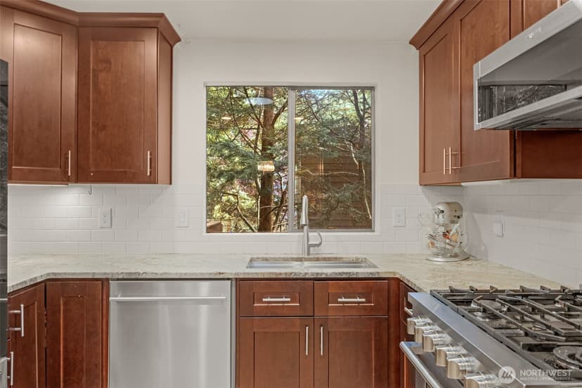 Property photo for 14015 60th Avenue W, Edmonds photo 9