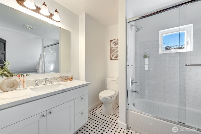 Property photo for 1625 3rd Avenue W, Seattle photo 27