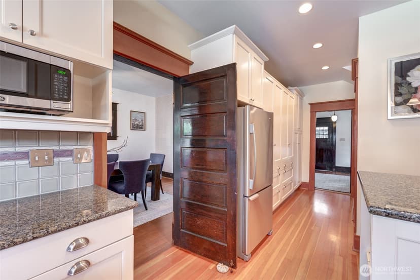 Property photo for 1625 3rd Avenue W, Seattle photo 16