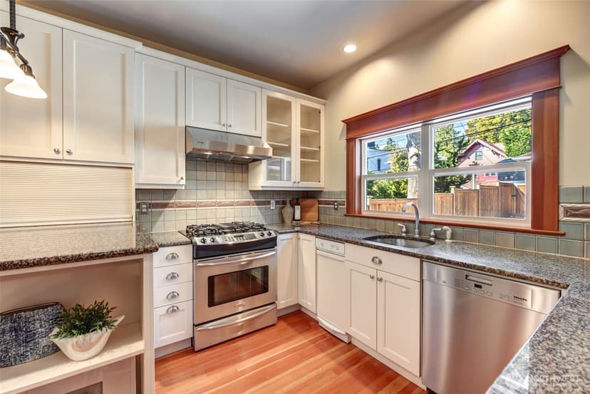 Property photo for 1625 3rd Avenue W, Seattle photo 13