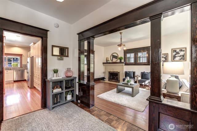 Property photo for 1625 3rd Avenue W, Seattle photo 4