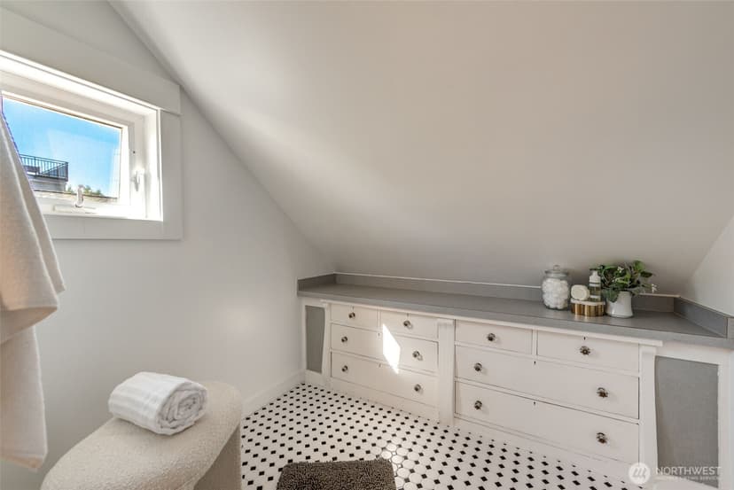 Property photo for 1625 3rd Avenue W, Seattle photo 29