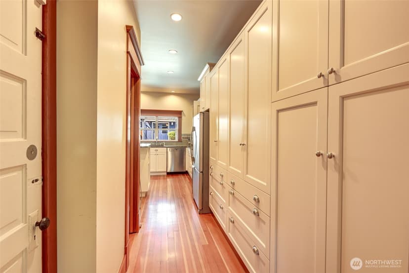 Property photo for 1625 3rd Avenue W, Seattle photo 17