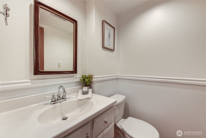 Property photo for 1625 3rd Avenue W, Seattle photo 18