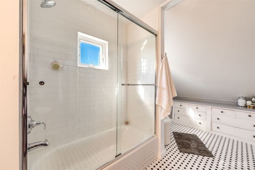 Property photo for 1625 3rd Avenue W, Seattle photo 28