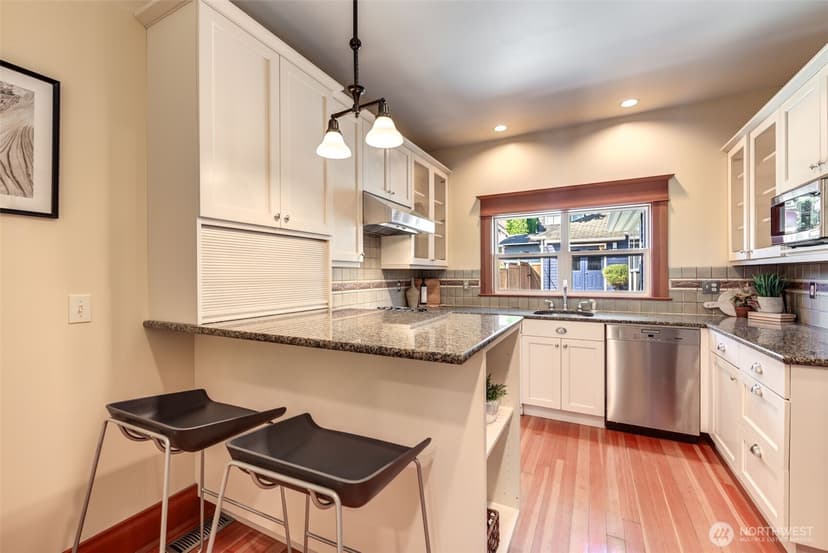 Property photo for 1625 3rd Avenue W, Seattle photo 14